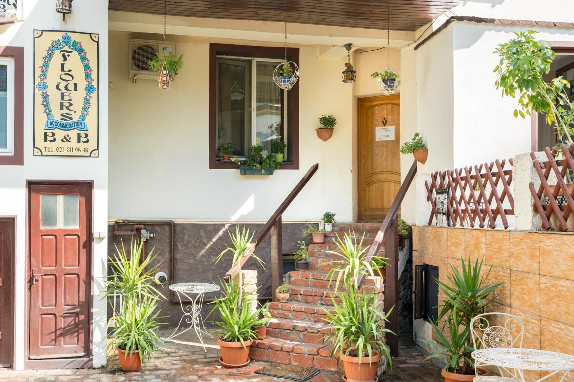 Flower's B&B Bukarest Exterior foto