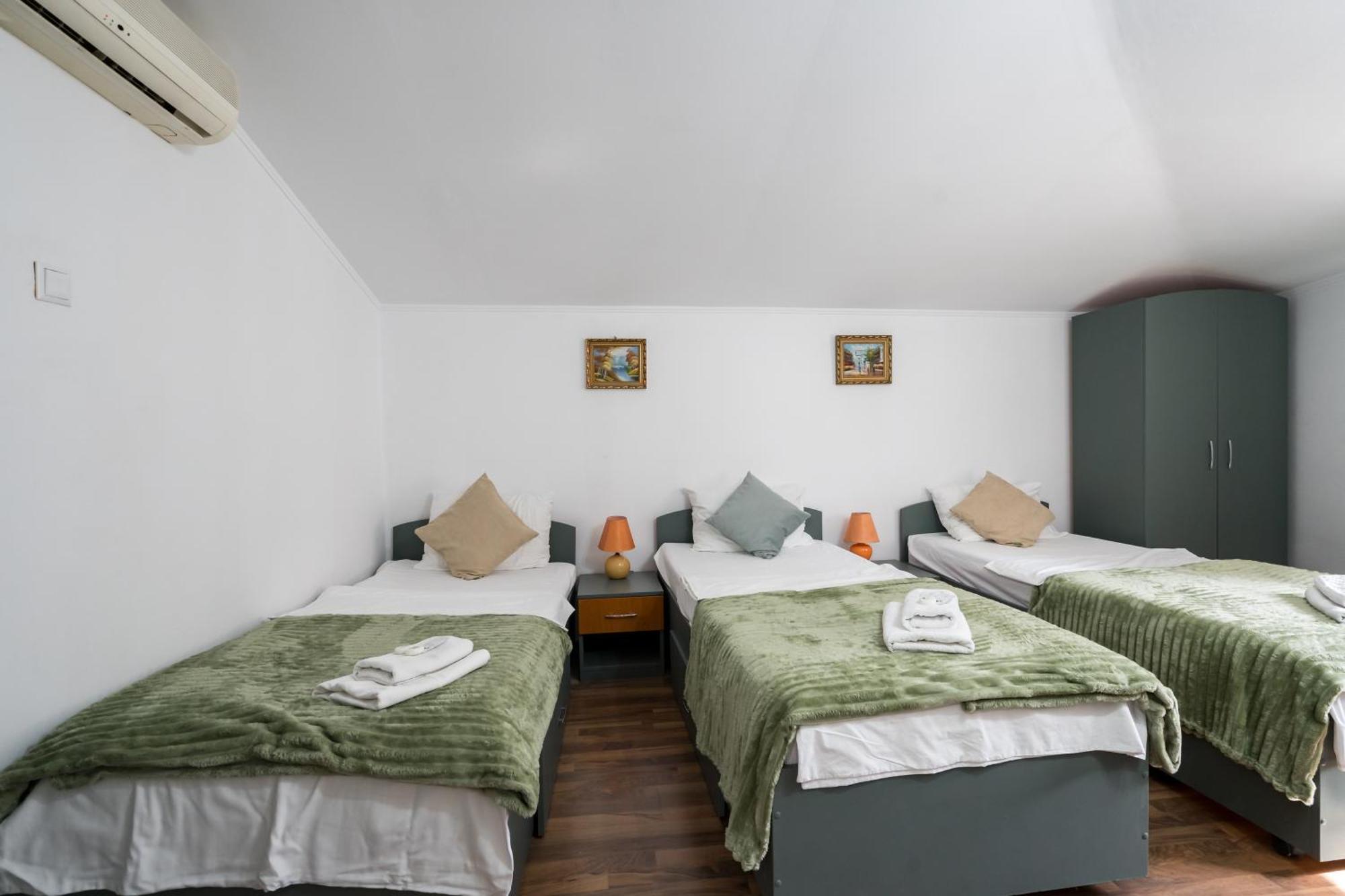 Flower's B&B Bukarest Exterior foto